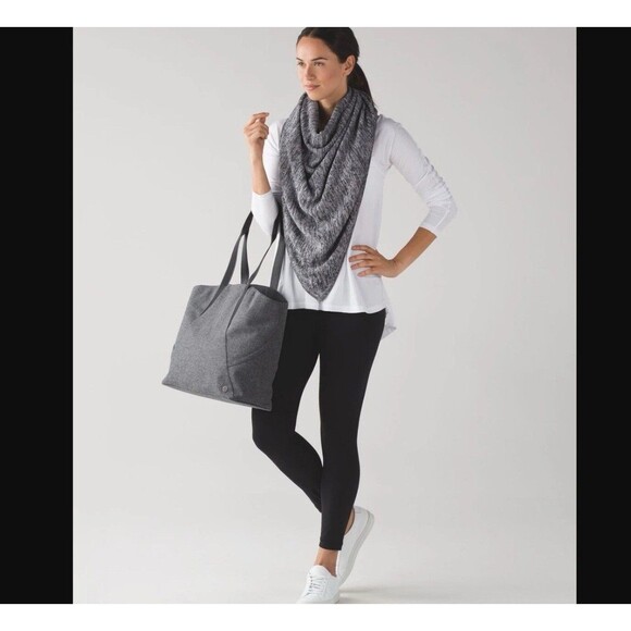 Lululemon Mantra Scarf Boolux Knit Wrap Poncho OS - Picture 2 of 5